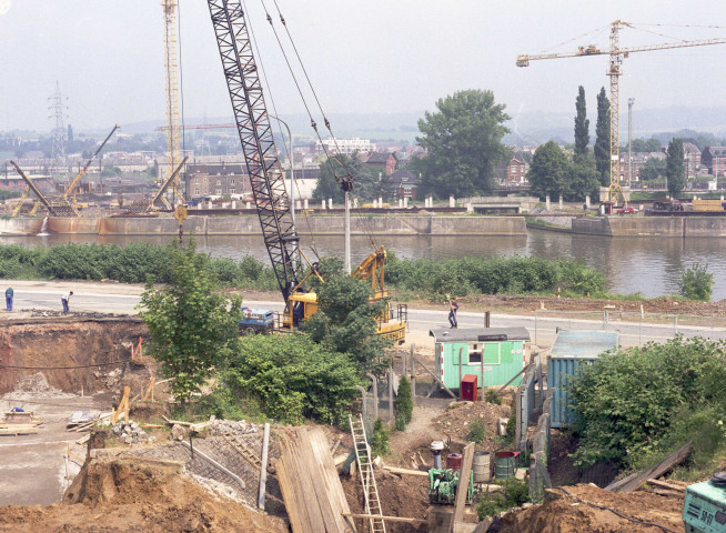 Ben-Ahin. Construction du pont Père Pire.