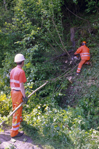 Profondeville. Hun. Service entretien. Eclairage.