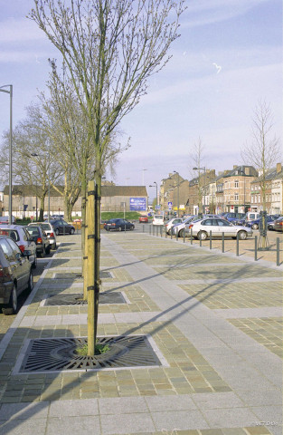 Namur. Quartier Heuvy-Bomel et Quartier de la gare. Aménagements urbains. Marquage sol-mobiliers et sécurité des personnes à mobilité réduite.