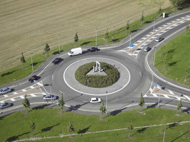 Huy. Ahin. Giratoire "La porte au sonneur".