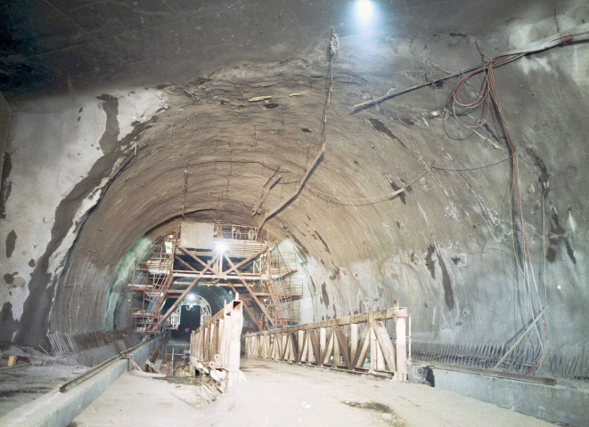 Liège. Portiques du tunnel de Cointe.