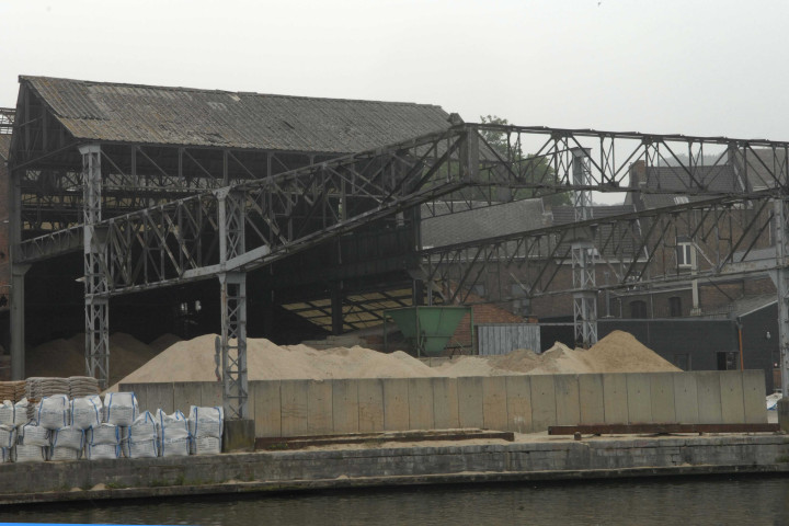 Namur. Lives-sur-Meuse. Vues des berges depuis la Meuse.