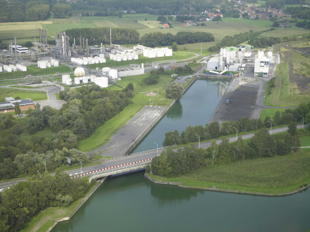 Saint-Ghislain. Hautrage-Villerot. Vues aériennes du canal du Centre. Darse.