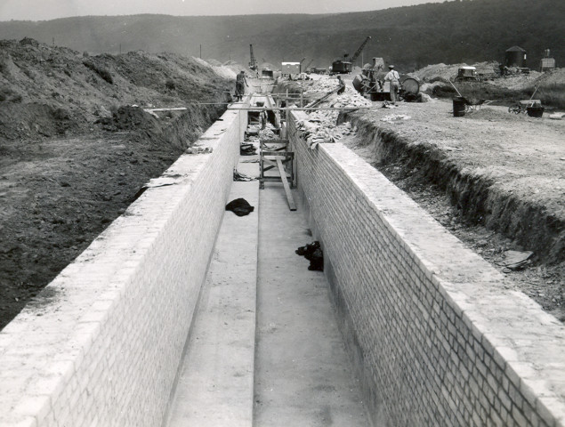 Construction du barrage éclusé d'Ampsin-Neuville