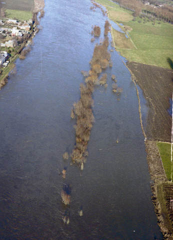 Argenteau. La Meuse en crue.