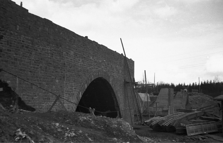 Ciney. Construction du viaduc et du contournement.