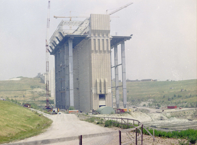 Strépy-Bracquegnies et Thieu. Construction de l'ascenseur funiculaire.