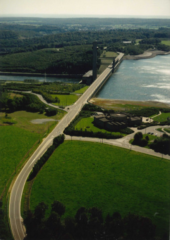 Froidchapelle. Lacs Plate taille. Eau d'heure. Barrage. Centre d'accueil.