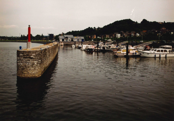 Huy. Statte. Port de plaisance. Installations.