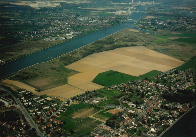 Oupeye. Hermalle-sous-Argenteau. Canal Albert. Future zone multimodale.