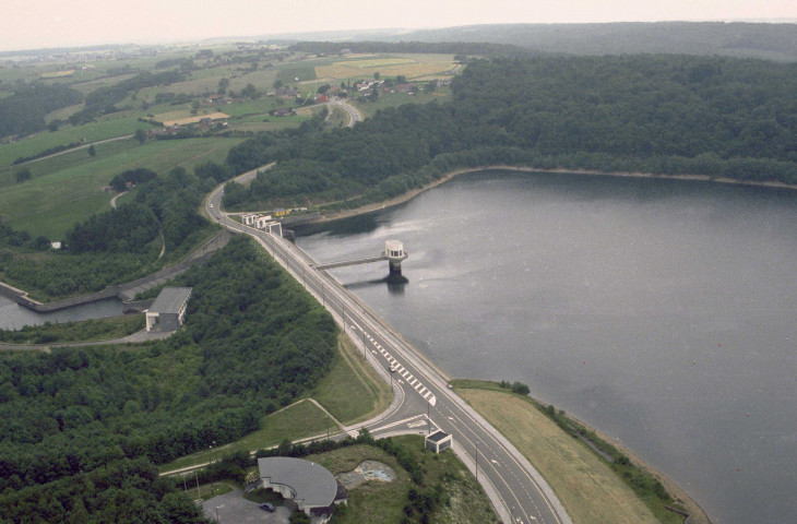 Cerfontaine. Aménagements aux abords des barrages de l'Eau d'Heure et de la Plate Taille.