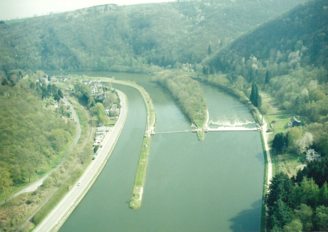 Hastière. Waulsort. Dragage en Meuse. Future nouvelle écluse.