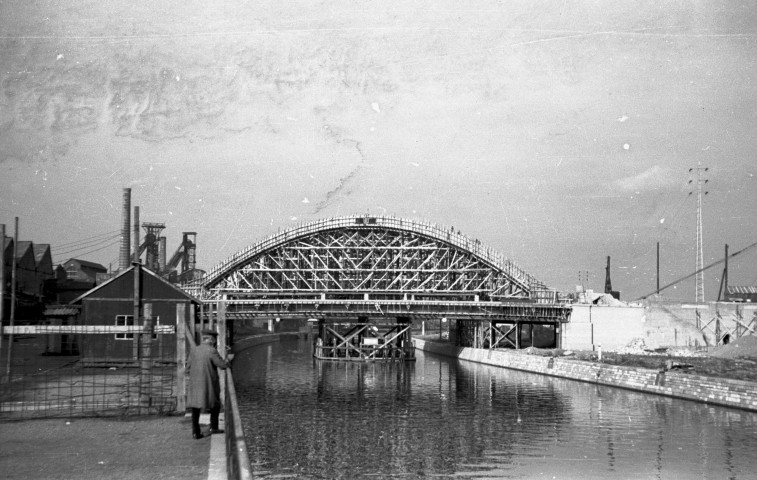 Wandre. Reconstruction du pont sur la Meuse.