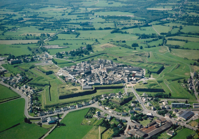 France. Rocroi. La ville et ses fortifications.