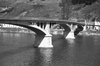 Bouvignes-sur-Meuse. Passerelle reconstruite sur la Meuse.