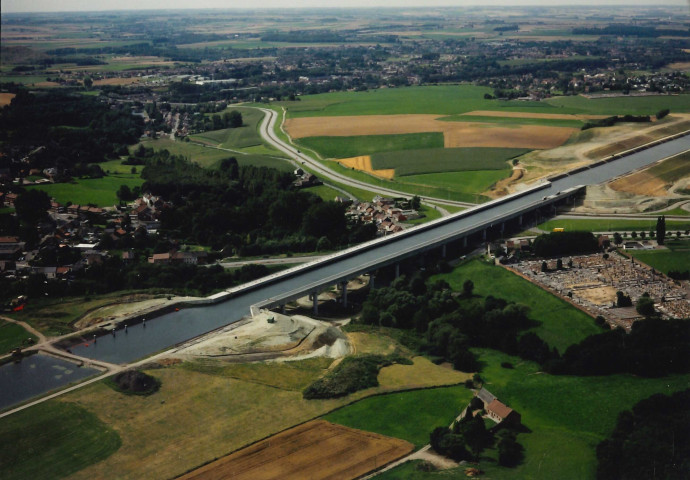 Le Roeulx. Vues aériennes du canal du Centre et de l'ascenseur de Strépy-Thieu.
