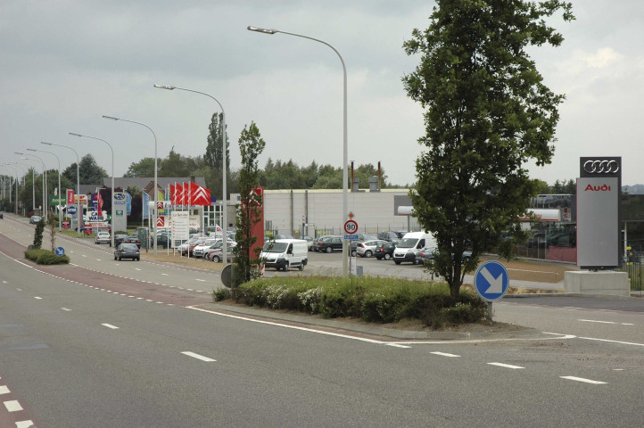 Namur. Erpent. N4. Commerces.