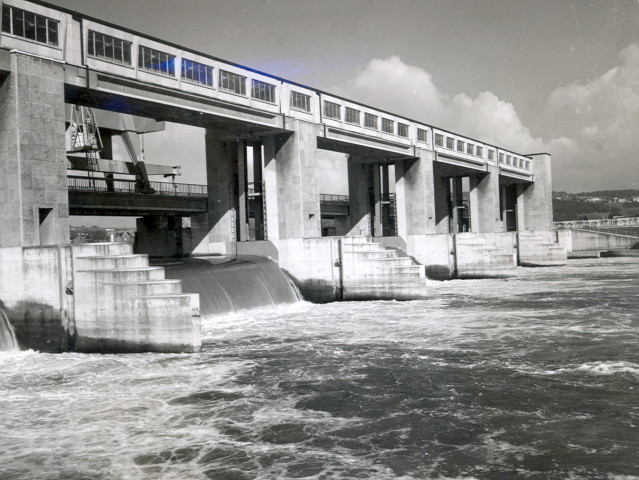 Construction du barrage éclusé d'Ampsin-Neuville