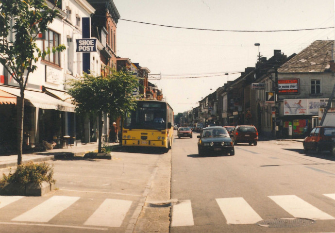 Hannut. Place du Marché et administration communale.