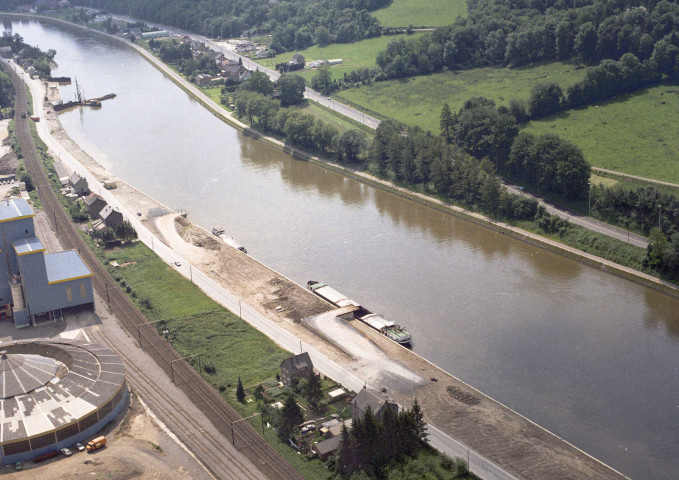 Namêche. Port sur la Meuse.