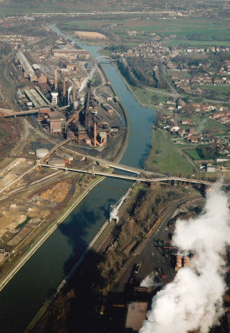 Tubize. Clabecq. Canal Charleroi-Bruxelles. Usine Duferco.