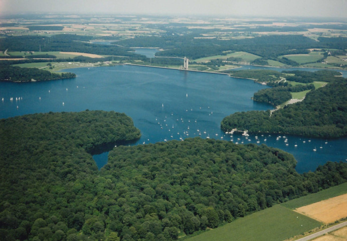 Froidchapelle. Lac de la Plate-Taille.