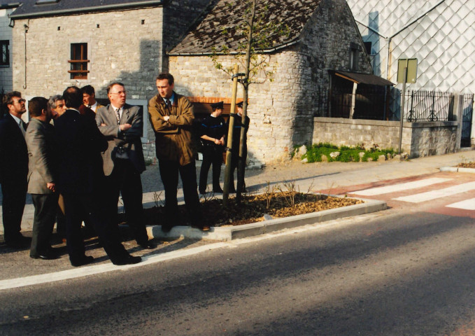 Dinant Sorinnes. Rencontre avec les habitants dans la salle Léonard.