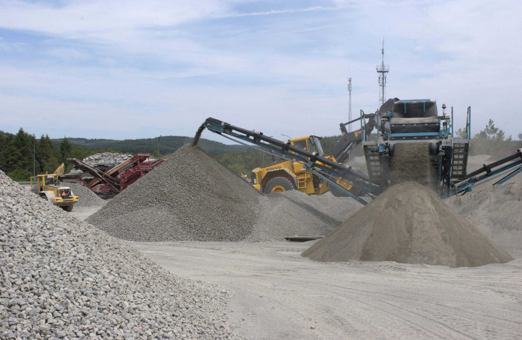 Manhay. E25. Recyclage de béton pour autoroute.