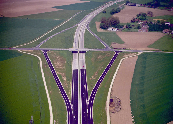 Nivelles. Thines. Pont sur la RN25.