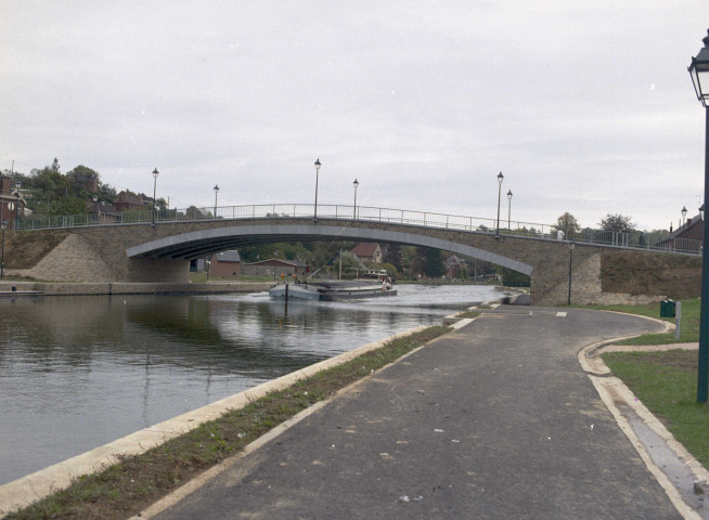 Lobbes. Pont sur la Sambre.