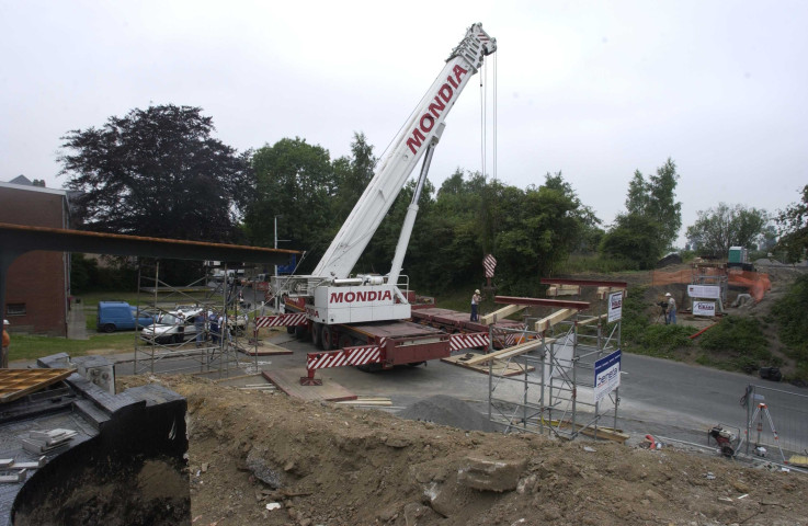 Herve. RAVeL. Pose de la passerelle.