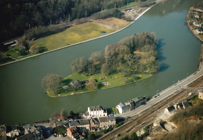 Yvoir. Vues aériennes.