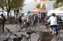 Saint-Georges-sur-Meuse. Parade cycliste.