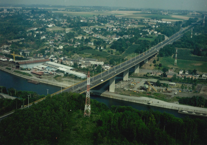 Namur. E411. Viaduc autoroutier de Beez.