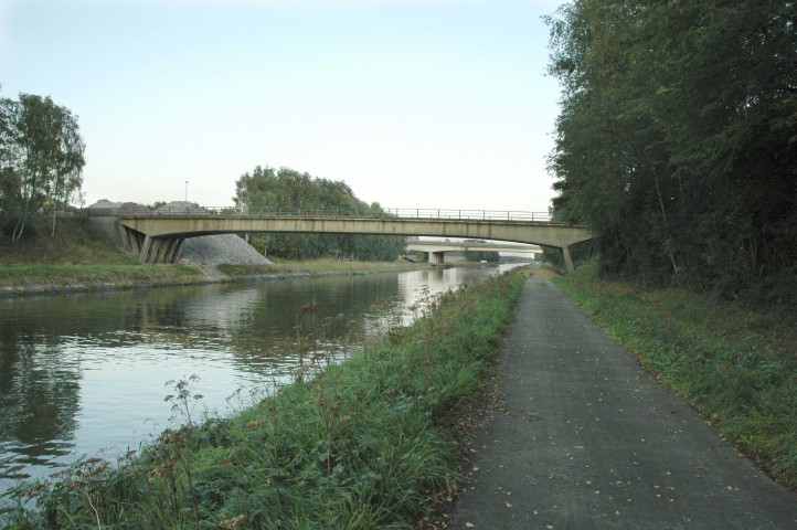 Bernissart. Pommeroeul. Canal Nimy-Blaton. Démolition du point.