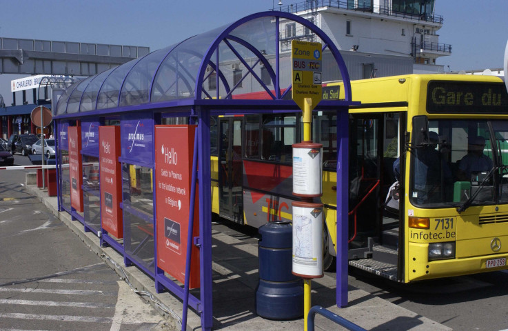 Charleroi. Aéroport de Gosselies. Bus TEC. Future aérogare.