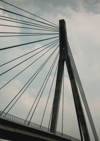 Visé. Lixhe. Pont haubane.