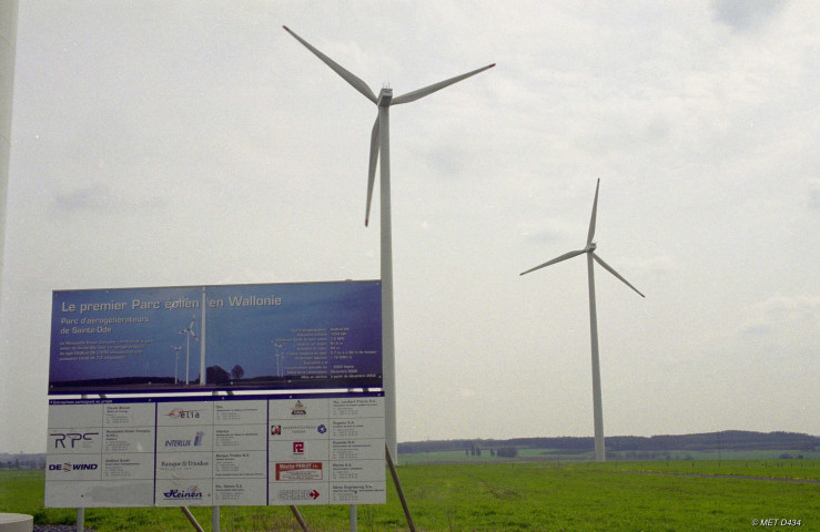 Sainte-Ode. Tillet. Eoliennes.