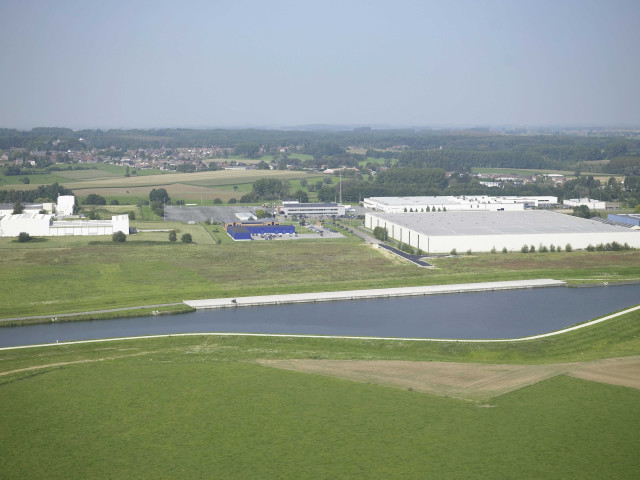 La Louvière. Strépy-Bracquegnies et Thieu. Canal du Centre à 300 tonnes. Vues aériennes.