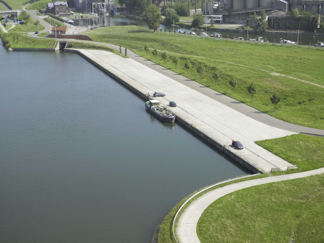 La Louvière. Houdeng-Goegnies. Canal du Centre à 300 tonnes. Vues aériennes.