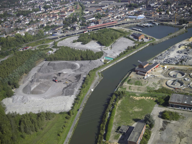 Charleroi. Monceau-sur-Sambre. Gralex, écluse de Monceau et bâtiments d'Electrabel.