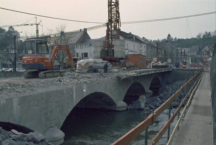 Nismes. Aménagement de la traversée de la localité et réparation du pont sur l'Eau Noire.