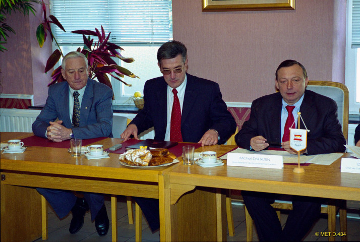 Nandrin. Aménagements divers sur la RN63. Conférence de presse de M. le ministre Daerden.