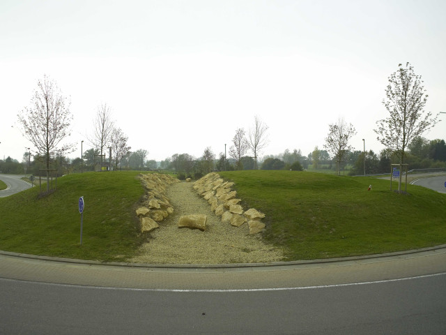 Etalle. Essais de l'éclairage du rond point.