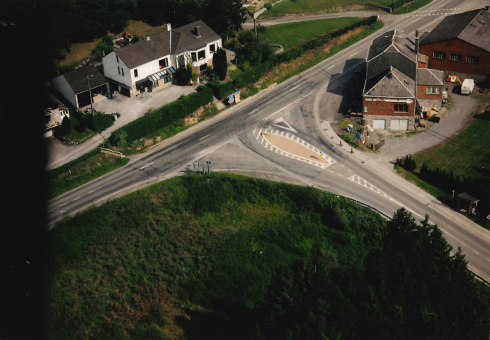 Durbuy. Grandhan. Petit-han. RN 833-983. Carrefour Lizen.