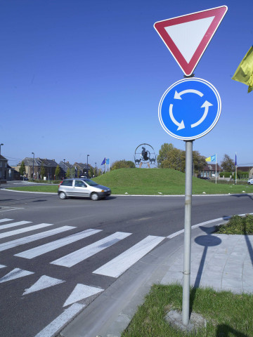 Chapelle-Lez-Herlaimont. Giratoire RN59. "Les tchats".