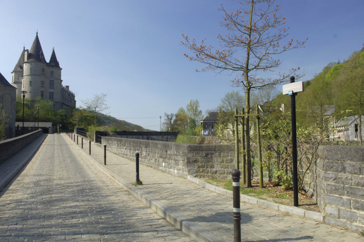 Durbuy. Aménagements pour vélos.