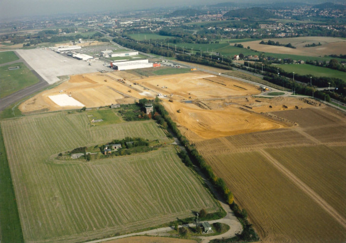 Grâce-Hollogne. Bierset. Evolution des travaux aux installations aéroportuaires et village frets.