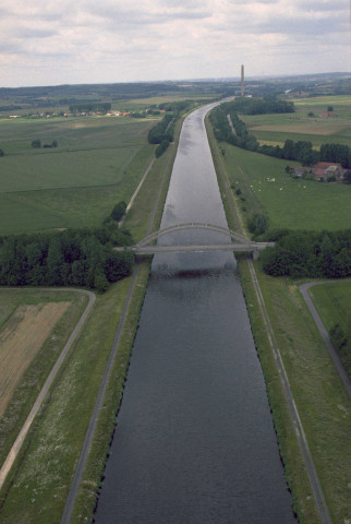 Écaussinnes. Pont-route.