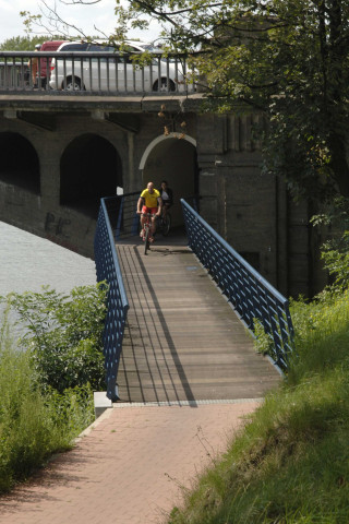 Liège. Droixhe. Passerelle du RAVeL Esneux-Huy.